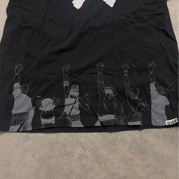 Uniqlo One Piece Tshirt - Picture 2 of 4